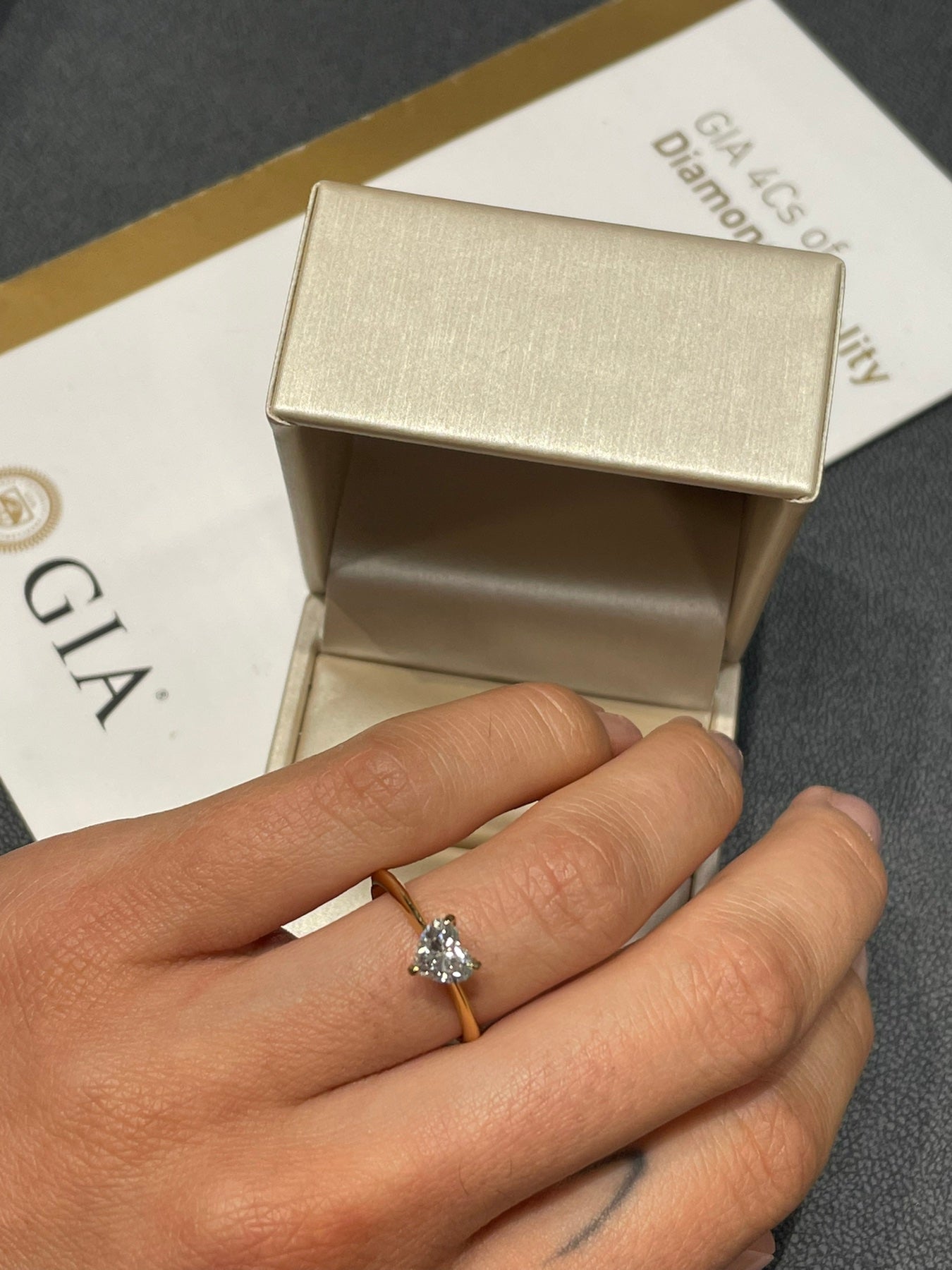 Дамски пръстен от розово злато с диамант сърце 0.70 карата